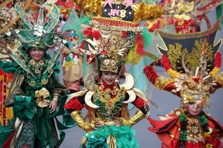 Illustration for article titled A Trip To The Jember Fashion Carnival